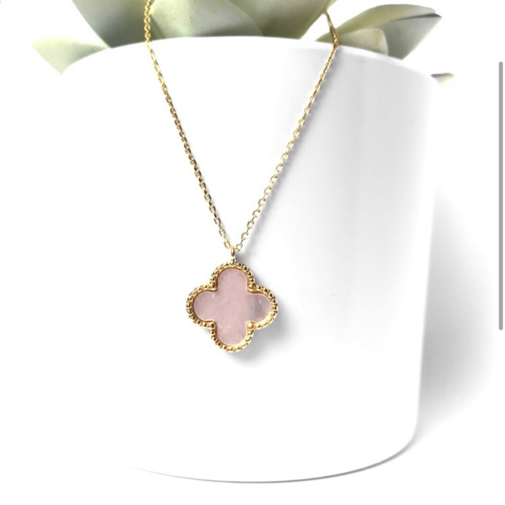 Women’s mother of pearl pendent yellow gold sanity beautiful women’s necklace - Picture 1 of 3